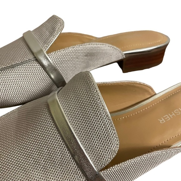 NWT Marc Fisher Namila Silver Tailored Mules Flats Size 7 - Picture 9 of 15